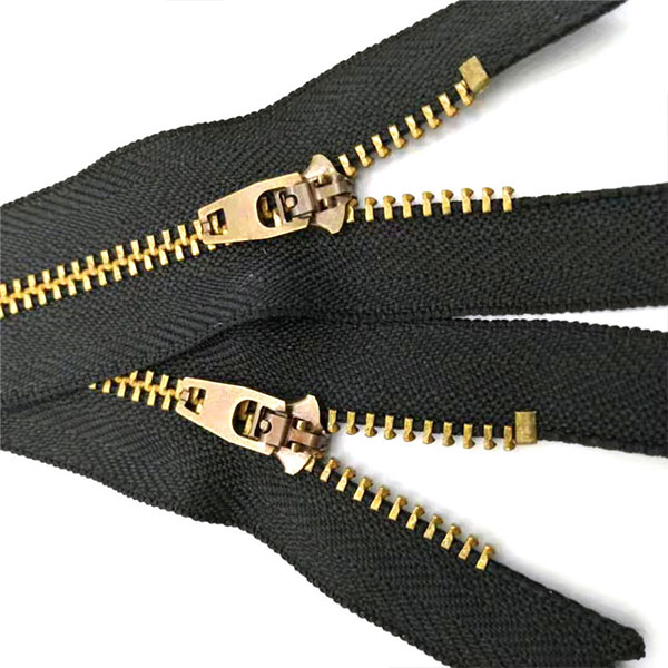 Our polyester zipper is true to color and it will surely complement all your craft and sewing projects. Its design is simple and practical, it matches easily your project needs.
